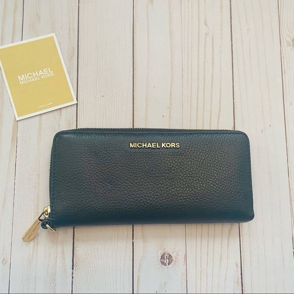 Michael Kors Jet Set Continental Black Wallet